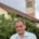 Kirchenpfleger Andreas Scherer vor dem Pfarrheim St. Barbara